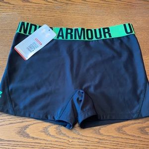 NWT! Under armour compression shorts size small